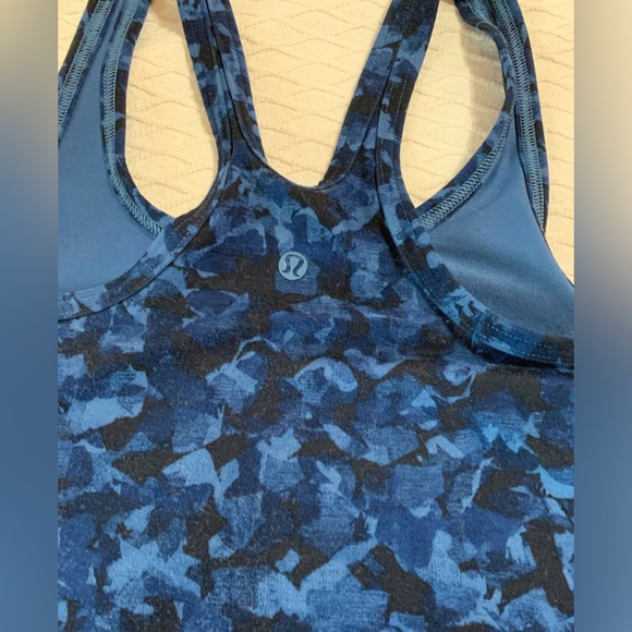 Lululemon - Picture 3 of 3